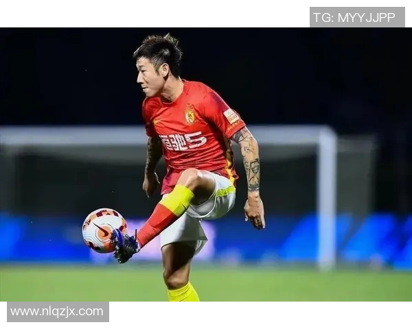 足球明星在赛场上的华丽瞬间与精彩绝伦的技术展示