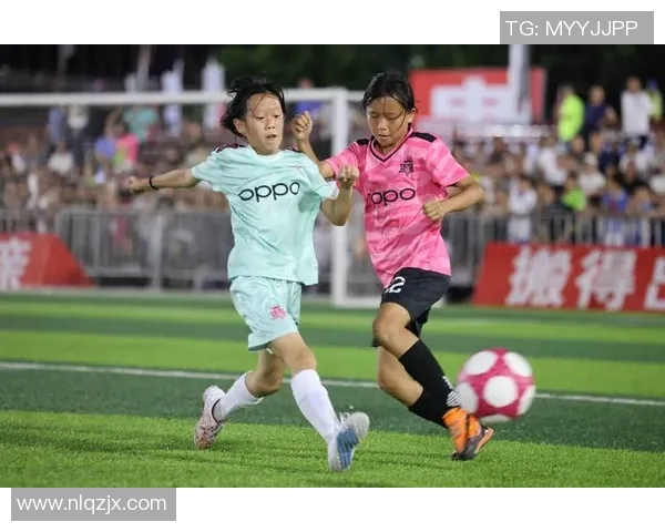 足球明星天天向上展现激情与梦想引领年轻人追逐足球之路