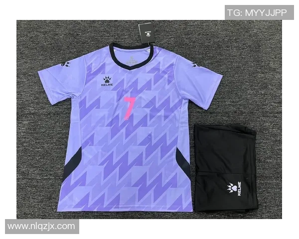 足球明星同款球衣图片展示让你也能感受球场风采与时尚魅力 足球明星同款球衣图片展示让你也能感受球场风采与时尚魅力